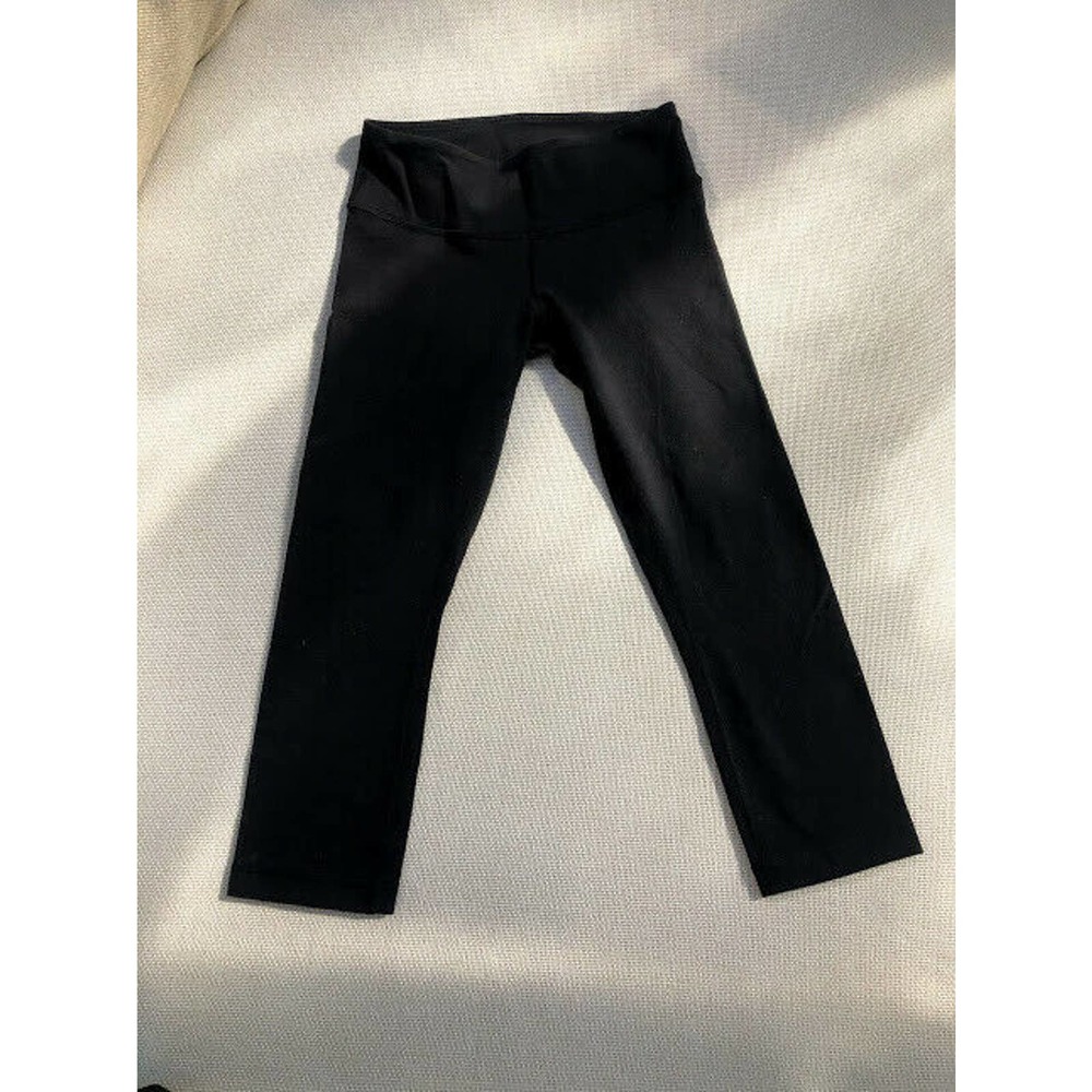 Black Lululemon Cropped Leggings Size 4